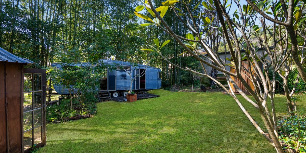 Bloodwood Ave Lamb Island QLD Australia ()