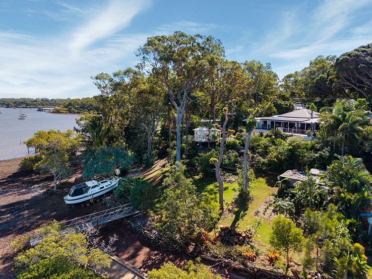 Tina Ave Lamb Island QLD Australia ()