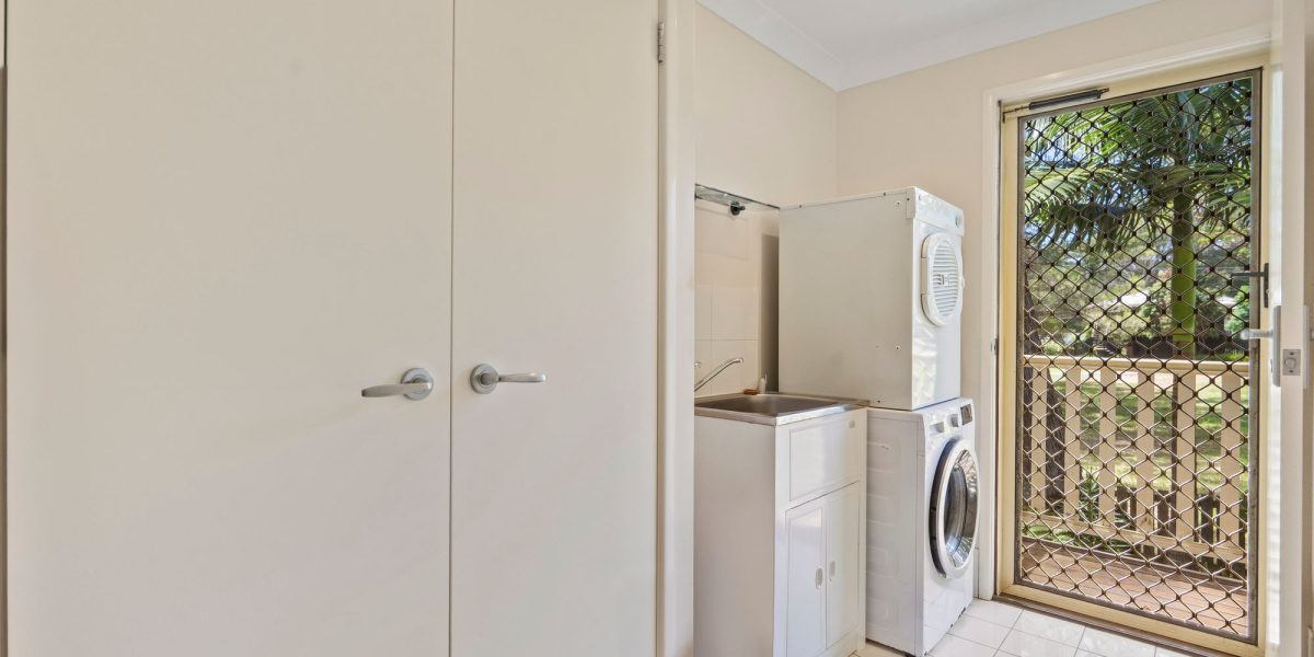 Lau St Russell Island QLD Australia ()