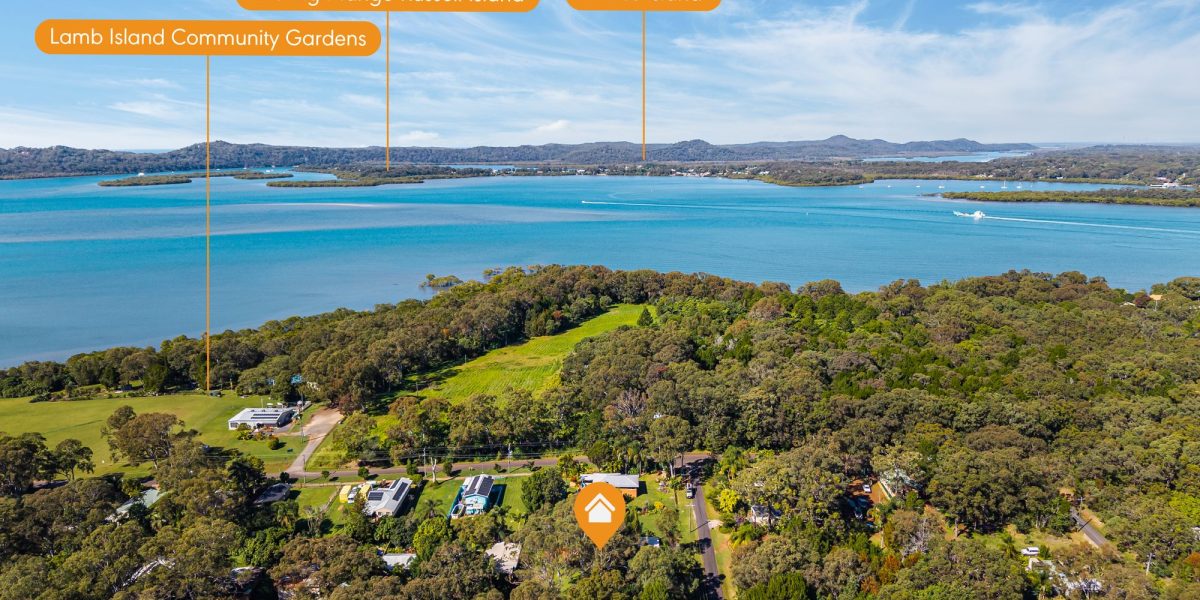 PINS Bloodwood Ave Lamb Island QLD Australia ()